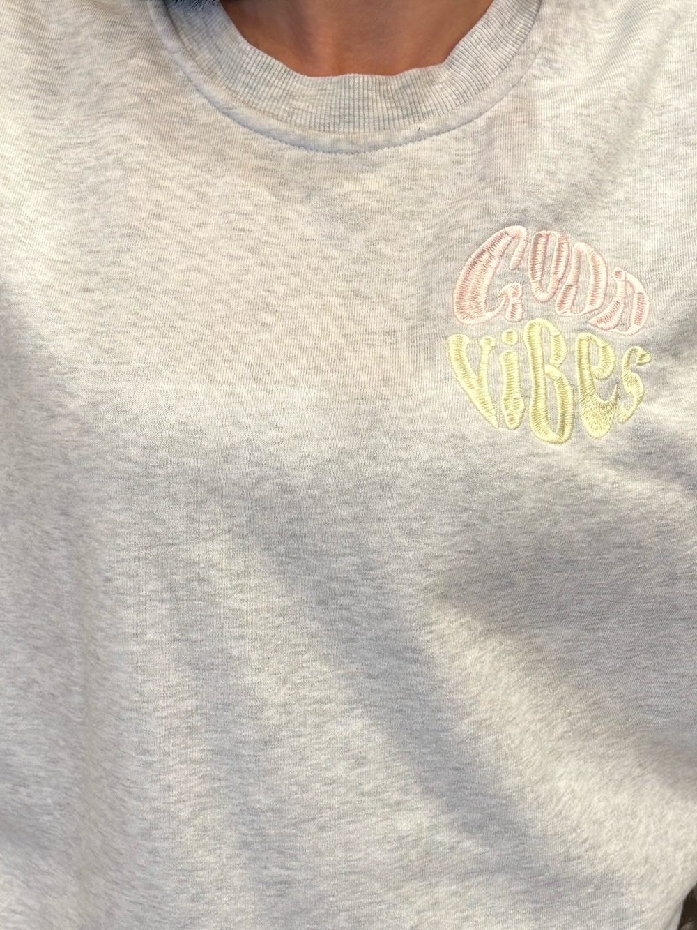 "Good Vibes" Crewneck sweatshirt in Light Gray